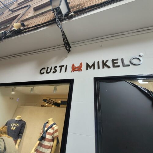 Custi Mikelo letra corpórea